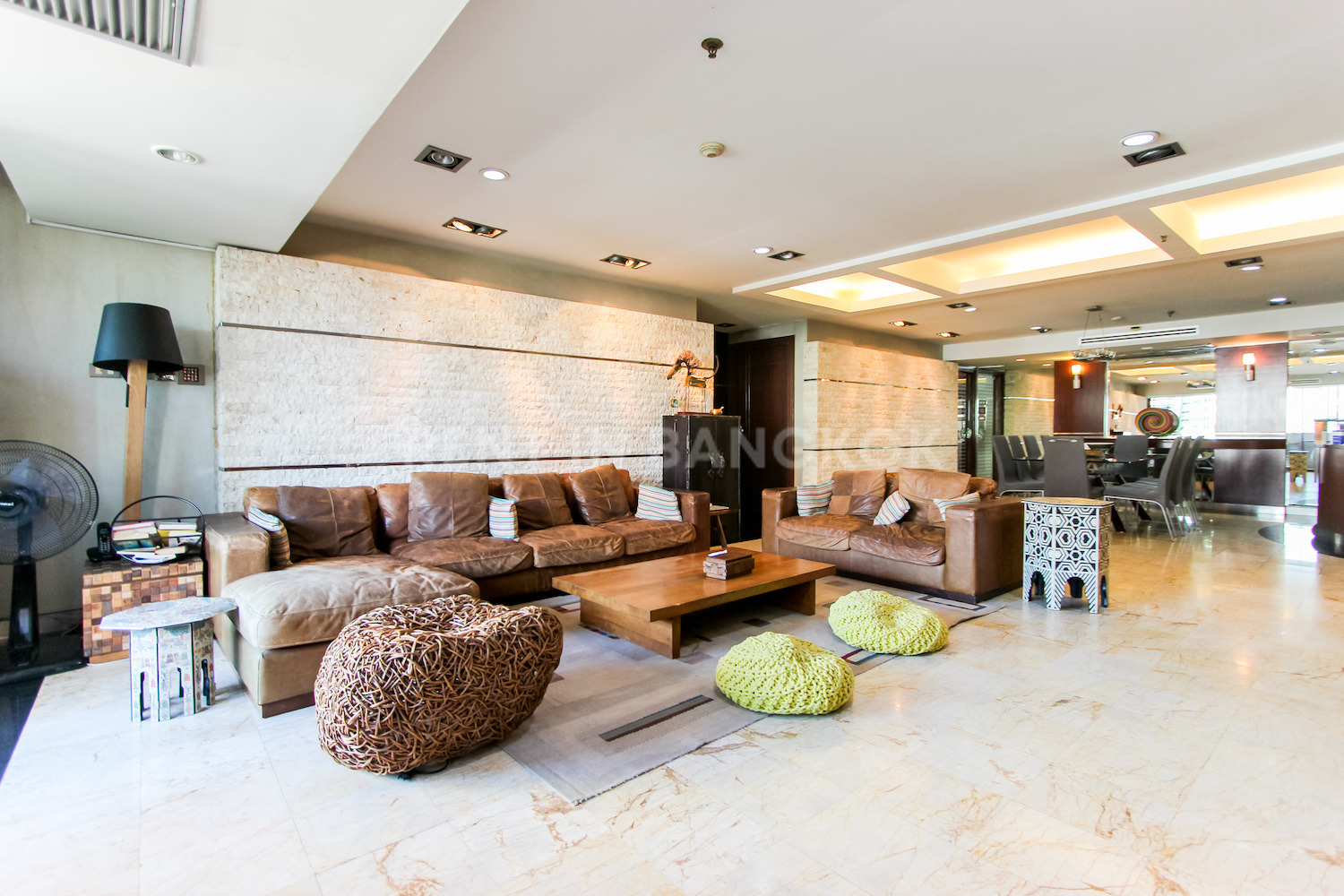 Spacious Three Bedroom Condo for rent and for sale in Phrom Phong