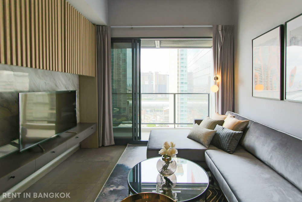 Beautiful decorated one bedroom condo for sale in the Loft Asoke